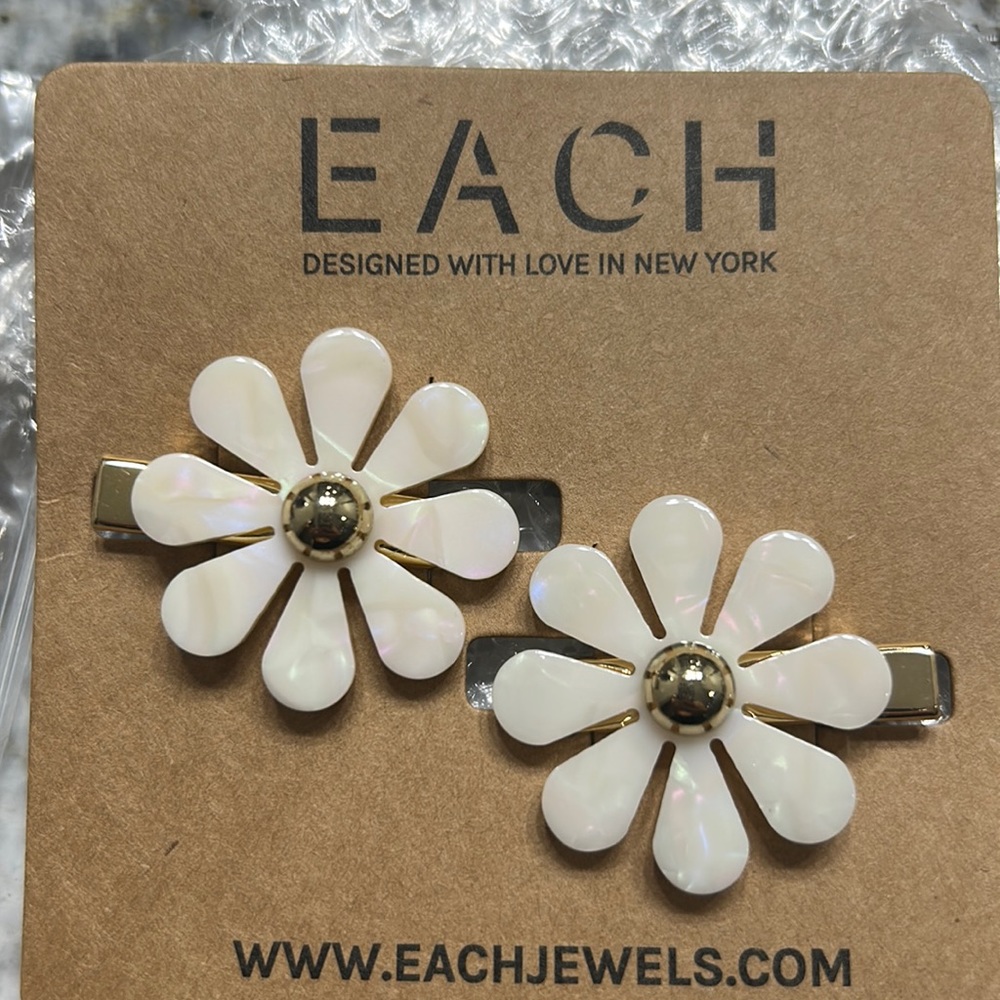 Perfectly pearl flower barrettes